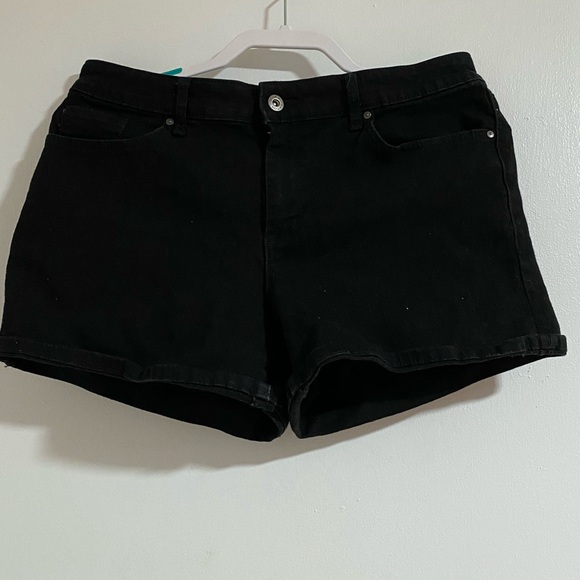 black shorts - Picture 1 of 1